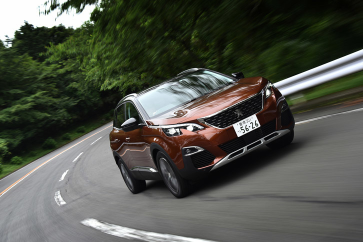 「GTライン」などの上級グレードと比べ、シンプルな仕様が特徴の「アリュールLEDパッケージ」。「3008」のラインナップには、より廉価なエントリーグレード「アリュール」も存在するが、そちらは受注生産扱いとなっている。