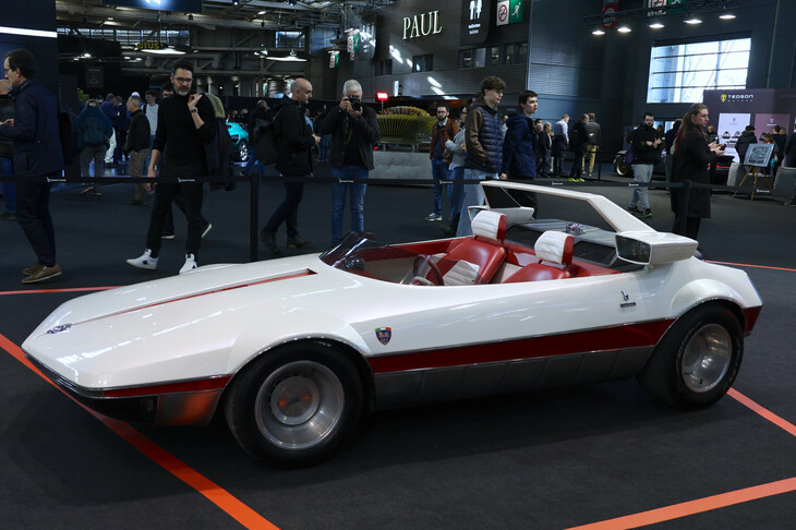 その着想源となった1969年「ベルトーネ・アウトビアンキA112ラナバウト」も展示された。