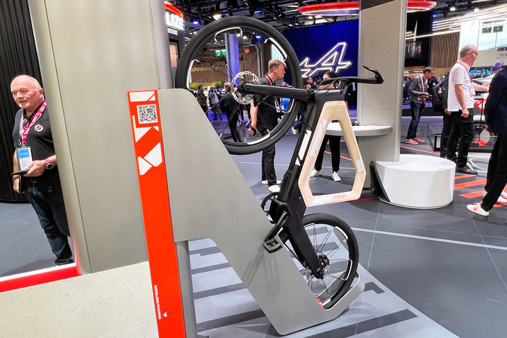 Mobilize（モビライズ）のブースには、自転車も展示されていた。