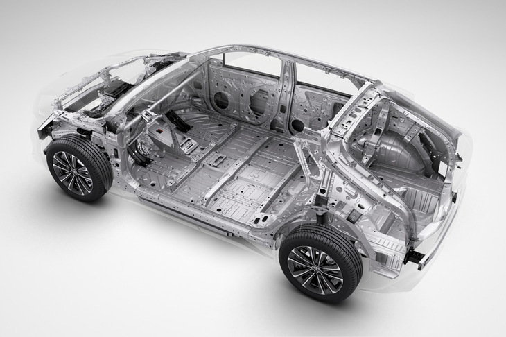 バッテリーを平置きにすることに加え、トヨタは「e-TNGA」の開発にあたり、重心の低さや左右バランスのよさなどにもこだわったという。