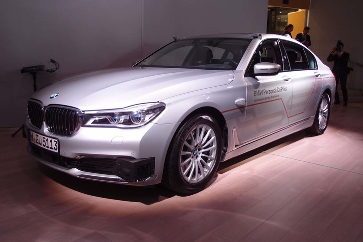 BMWは2019年10月25日、国内で「7シリーズ」ベースの自動運転プロトタイプ（写真）を披露した。