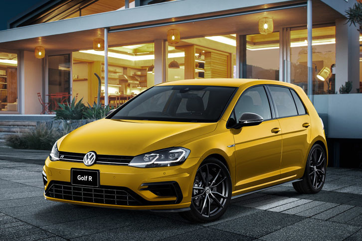 「ゴルフRパフォーマンス」。ボディーカラーはゴルフRとしては初めて設定された「ターメリックイエローメタリック」。