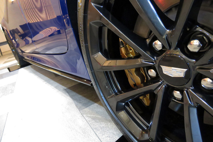 キャデラックATS-Vベクターブルースペシャル（タイヤ＆ホイール）