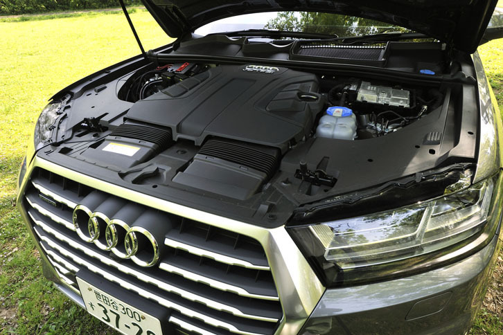 スーパーチャージャーで過給される3リッターV6エンジン。333psと44.9kgmを発生する。