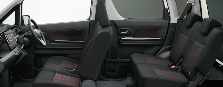 スズキ・ワゴンRスティングレー ハイブリッドX（シート）