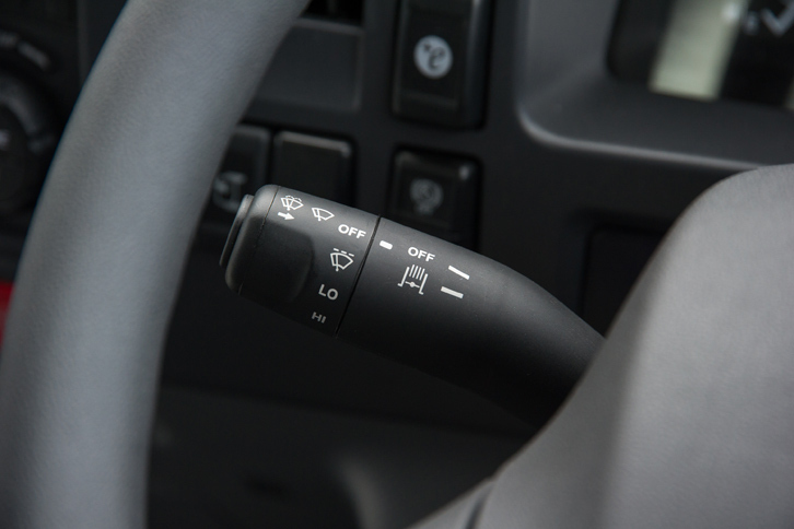 いすゞ・エルフ ワイドキャブ ロングボディー ドライバン