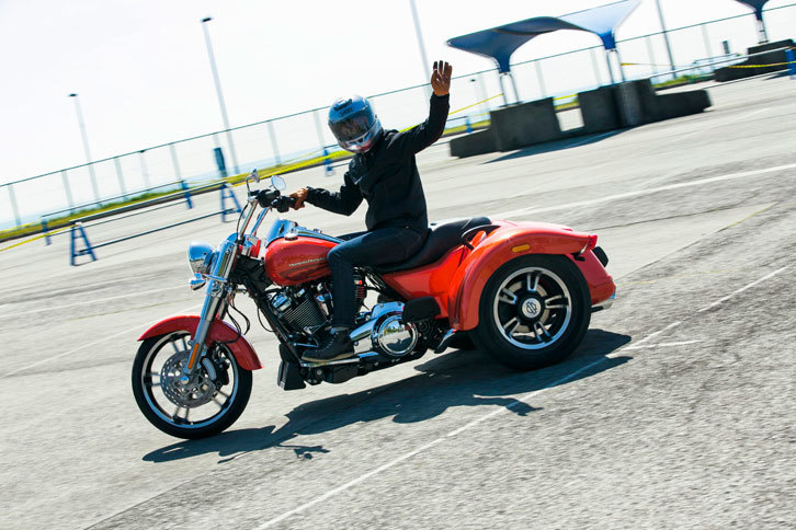 ボディーサイズ：全長×全幅×全高＝2615×--×--mm
	ホイールベース：1670mm
	重量：507kg
	エンジン：1745cc 空冷4ストローク V型2気筒 OHV 2バルブ
	最高出力：--ps/--rpm
	最大トルク：147Nm（15.0kgm）/3250rpm
	価格：357万2000円