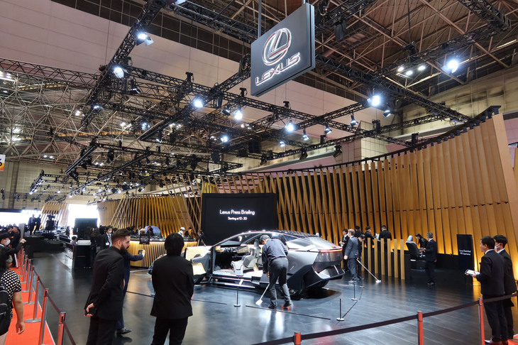 レクサスブースの様子。