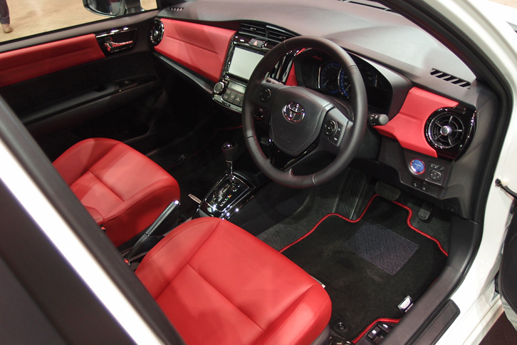 カローラ アクシオ ハイブリッドG“50リミテッド”（2016年）