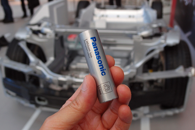 「モデルS」に用いられていた、パナソニックのリチウムイオンバッテリー。