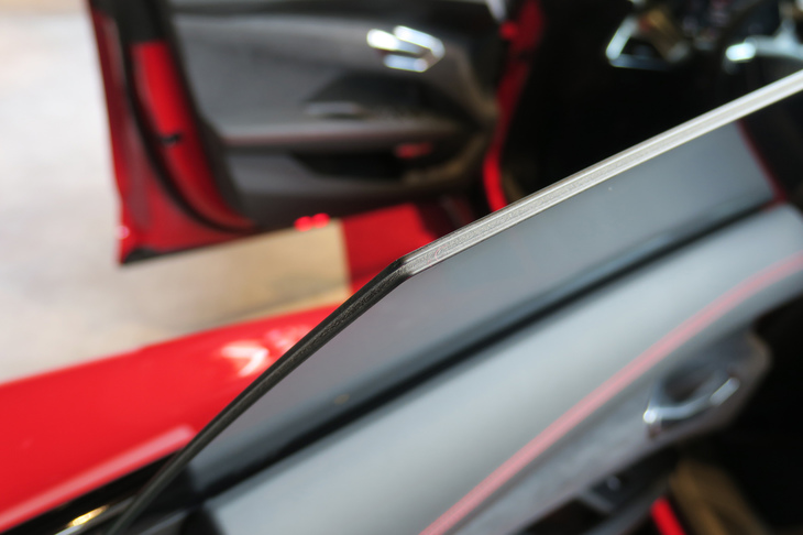 アウディRS e-tron GT（ラミネートガラス）