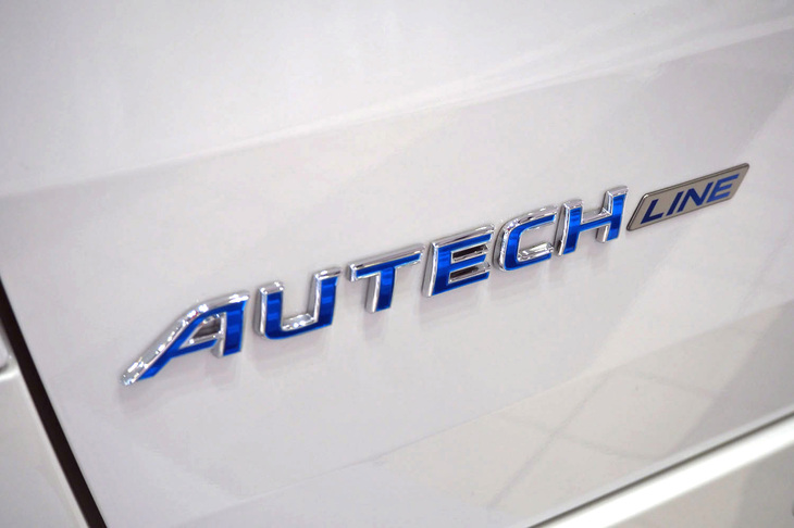 日産ルークスAUTECH LINE（リアエンブレム）