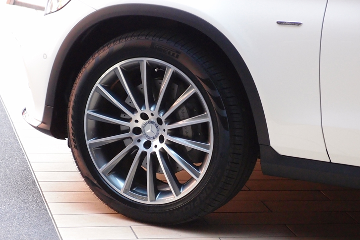 「チタニウムグレーペイント20インチAMGマルチスポークアルミホイール」