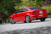 ボディーサイズは全長×全幅×全高＝4480×1800×1380mm。ハッチバックの「スポーツバック」よりも130mm長く、30mm低いプロポーションとなっている（全幅は同じ）。