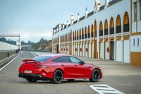 「メルセデスAMG GT63 S Eパフォーマンス」は、欧州を皮切りに2022年4月から市場投入される。そのスタート価格は19万6897.4ユーロ（約2690万円）となっている。