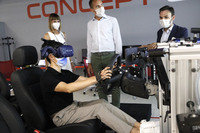 筆者もシミュレーターを体験。その日は「日産GT-R50 by Italdesign」のコックピットが再現されていた。