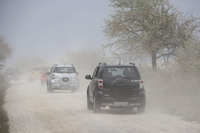 走行会は、スタート後間もなく未舗装の県道（旧道）へ。著名自転車イベント「エロイカ」のコースである。
