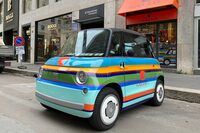 2025年4月のミラノ・デザインウイークで。フィアットはカラフルな色使いで知られる靴下ブランド、ガッロとコラボレーションを展開した。