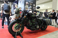 一般公開の時間を迎え、続々と人がなだれ込んでくるインディアンのブース。メーカー／インポーターにはぜひ、熱心なファンに支えられている今こそ、新しい施策に積極的に取り組んでほしい。