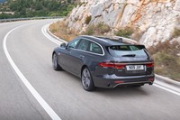 「XF」「XFスポーツブレイク」とも、ディーゼルモデルにはマイルドハイブリッドシステムが搭載されている。