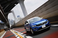 1.5リッターのガソリンターボエンジンは、低い回転域からのフラットトルクな特性が印象的。スムーズかつ穏やかな走りが味わえる。