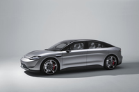 ソニーは「VISION-S」の諸元を公開しており、それによるとボディーサイズは全長×全幅×全高＝4895×1900×1450mmで、ホイールベースは3000mm、車両重量は2350kgとされている。