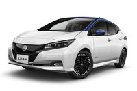 現行型「日産リーフ」は2017年のデビュー。電気自動車のパイオニアではあるものの、8年の間にライバルが一気に増加し、現状ではちょっと買いづらいポジションとなっている。