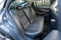 こんなボディー形状でありながら、後席の空間をしっかり確保しているのがさすがトヨタ。タクシー専用車化を検討していただけのことはある!?