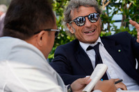 「ディーヴォ」について語るブガッティのステファン・ヴィンケルマンCEO。