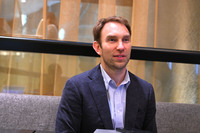 イギリス・ロンドンを拠点とするwhat3wordsのクリス・シェルドリックCEO。本社所在地は「ここち。ゆいいつ。くちぶえ」。