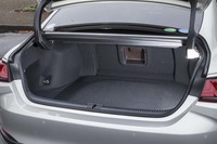 9.5インチのゴルフバッグが4つ収納できるというトランクルーム。容量は443リッター。