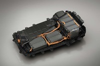 今回試乗したプロトタイプのリチウムイオンバッテリー容量は35.5kWh。最高出力142.8PS（105kW）、最大トルク265N・m（27.0kgf・m）を発生する。