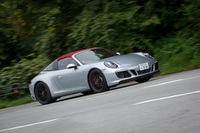 テスト車のボディーカラーは有償色の「ロジウムシルバーメタリック」。ルーフにはブラック、ブルー、レッド、ブラウンの4色が無償で用意される。