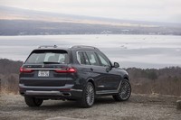日本では2019年6月に発売された「BMW X7」。今回はディーゼルモデルの中間グレード「X7 xDrive35dデザインピュアエクセレンス」をテストした。