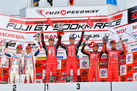 GT500クラスの表彰式。レクサス勢はレースに勝てなかったものの、2～5位を占めるなど、その強さを見せつけた。