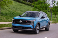 新型「キックス」の北米での価格は2万1830ドル（約315万円）から2万7680ドル（約400万円）。北米ではエントリーSUVという位置づけだ。日本には2025年の導入がウワサされている。