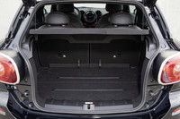 トランク容量は330リッター。リアシートを畳めば1080リッターまで拡大できる。