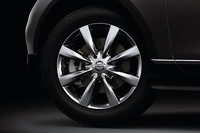 クーペとSUVを融合、「日産スカイラインクロスオーバー」デビューの画像