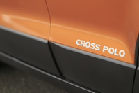 歴代「クロスポロ」のテーマカラーであるオレンジ。新型では、同じオレンジでも落ち着いたトーンの新色「ハニーオレンジメタリック」に変更されている。