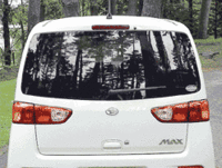 写真をクリックするとリアシートが折り畳まれるさまが見られます。