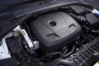 ターボとスーパーチャージャーの2つの過給機を備えた2リッター直4ガソリンエンジン。最高出力306ps、最大トルク40.8kgmを発生する。