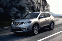 新型「日産エクストレイル」
    