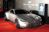 「アストンマーティンDB10」
	初期にアストン・マーティンの経営に携わったデヴィッド・ブラウンの名を冠した「DB」モデルが1993年に復活し、現在の「DB9」は2004年から販売されている。次期モデルはこのDB10ではなく、「DB11」が2016年に発売される予定となっている。（写真＝webCG）