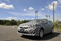 燃料電池自動車（FCV）の試作車。
    