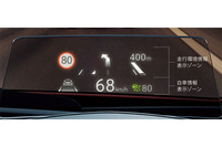 「アクティブ・ドライビング・ディズプレイ」の上側を走行環境情報、下側を車両情報に整理し、視認時の迷いを低減させた。