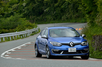 フロントの意匠は、ルノーの新デザイン戦略に沿ったものに。