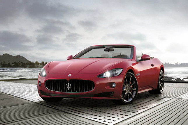 「マセラティ・グランカブリオ スポーツ」