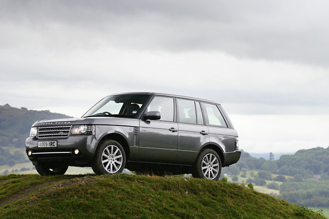 【スペック】全長×全幅×全高＝4970×1955×1880mm／ホイールベース＝2880mm／車重＝2630kg／駆動方式＝4WD／5リッターV8DOHC32バルブスーパーチャージャー（510ps/6000-6500rpm、63.8kgm/2500-5500rpm）／価格＝1554万円