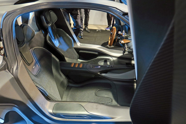 アストンマーティン・ヴァルハラ（シート）