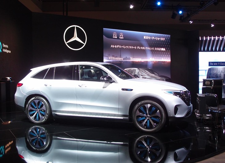こちらは、「ヴィジョンEQS」とともに会場に並べられた「EQC」。メルセデス初の量産型電気自動車となるSUVで、すでに市販されている。